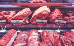 Medewerker verwerking vleesproducten