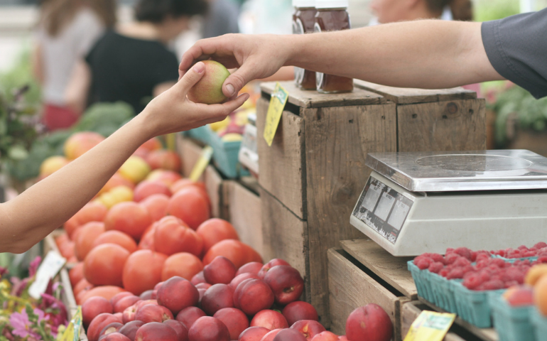 Verkoopmedewerker marktkraam